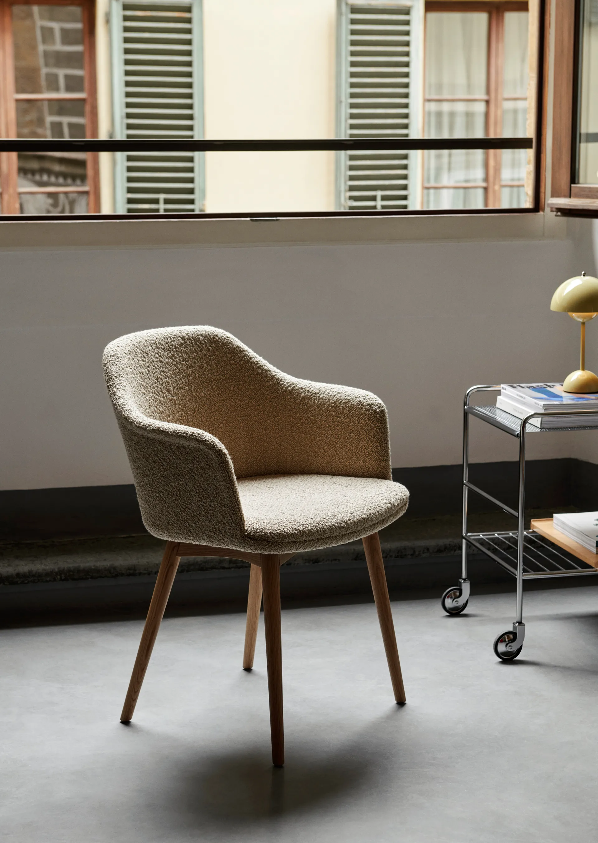 Alima oppbevaringsvogn lakkert eik, Chrome & lacquered oak &Tradition