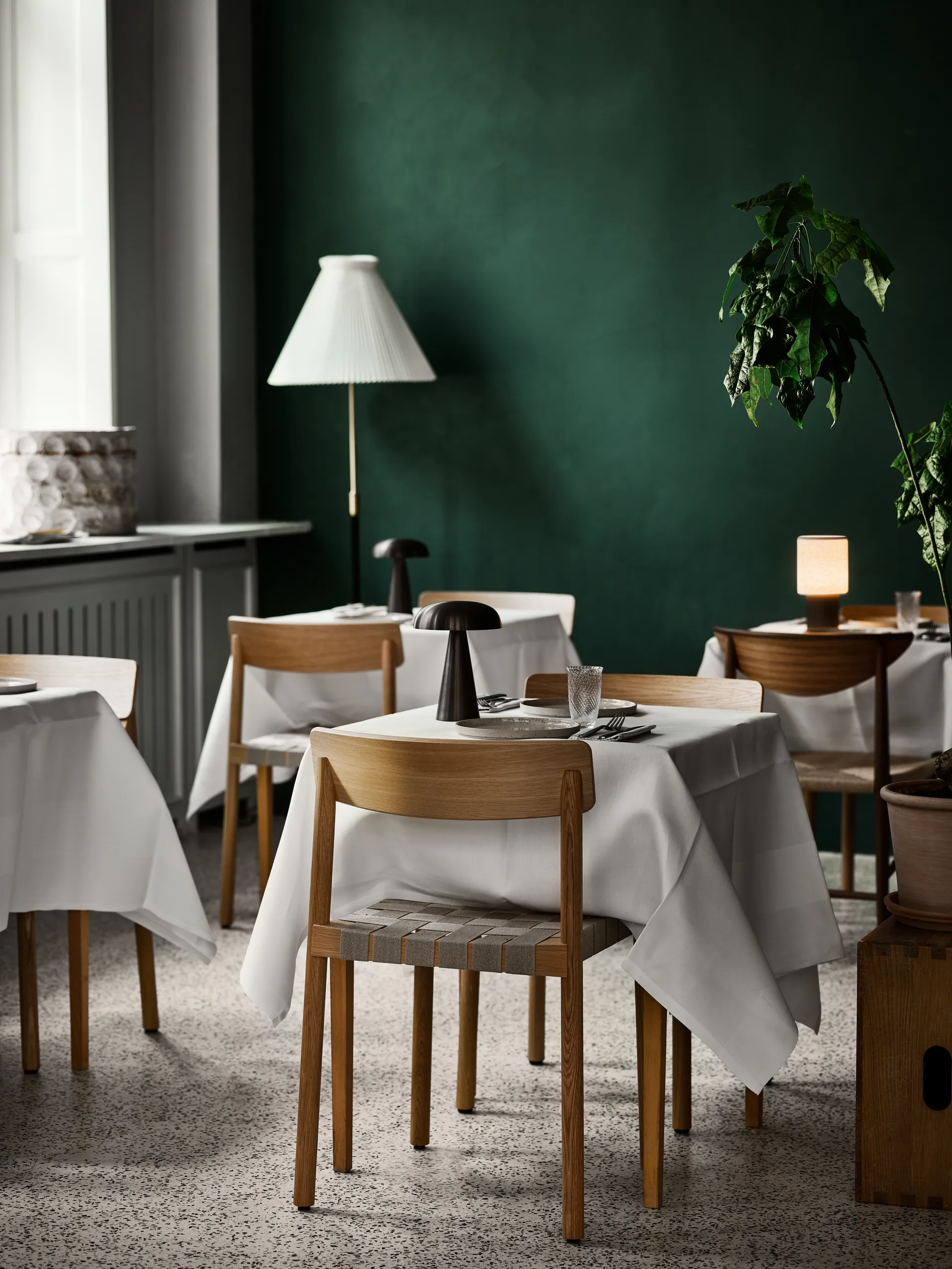 Betty TK1 stol, Eik-naturflettet linnebåndsete, 2-pakning &Tradition