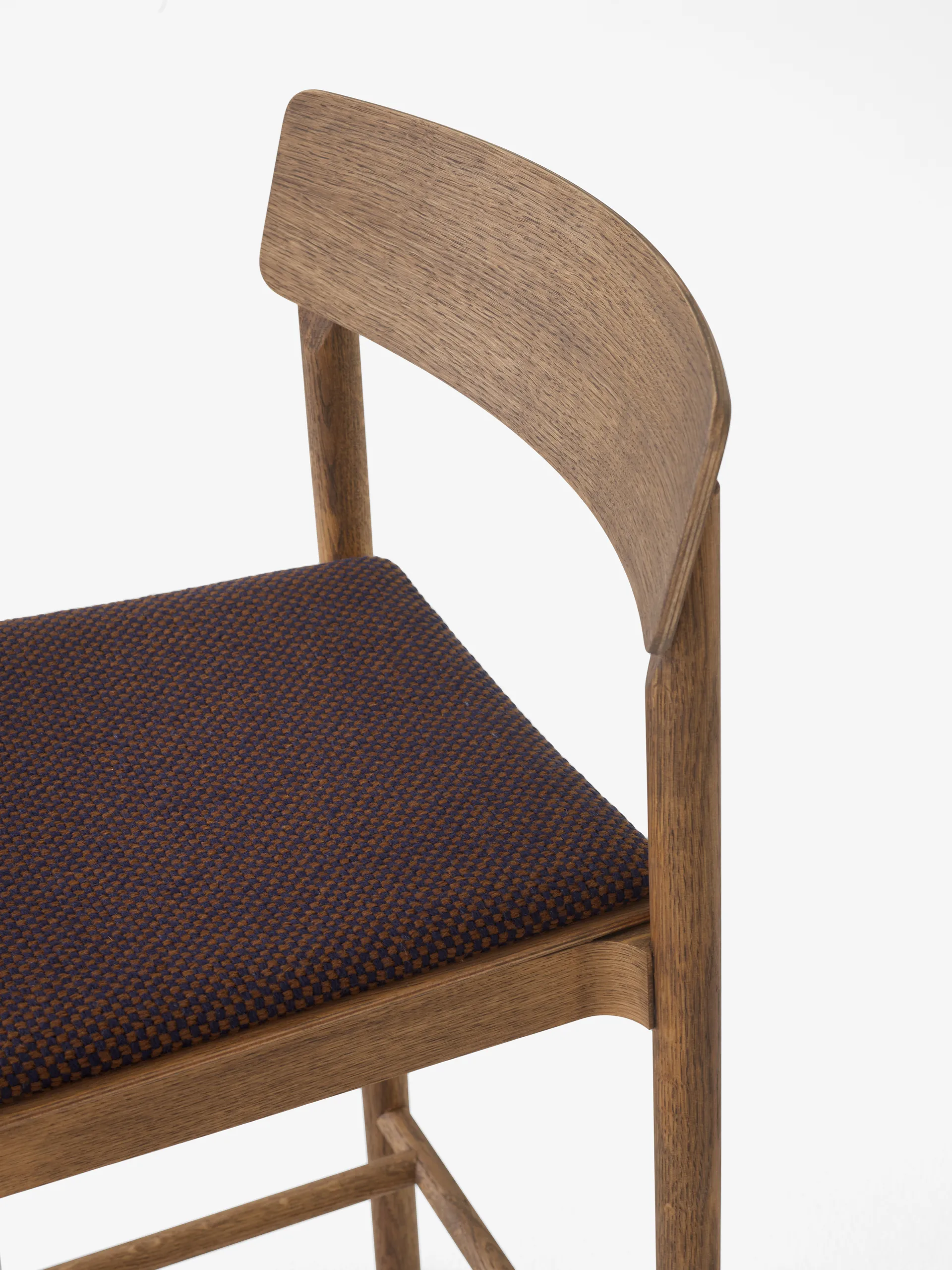 Betty TK14 Counter Chair barkrakk 65 cm, Sisu 0785-røkt eik &Tradition