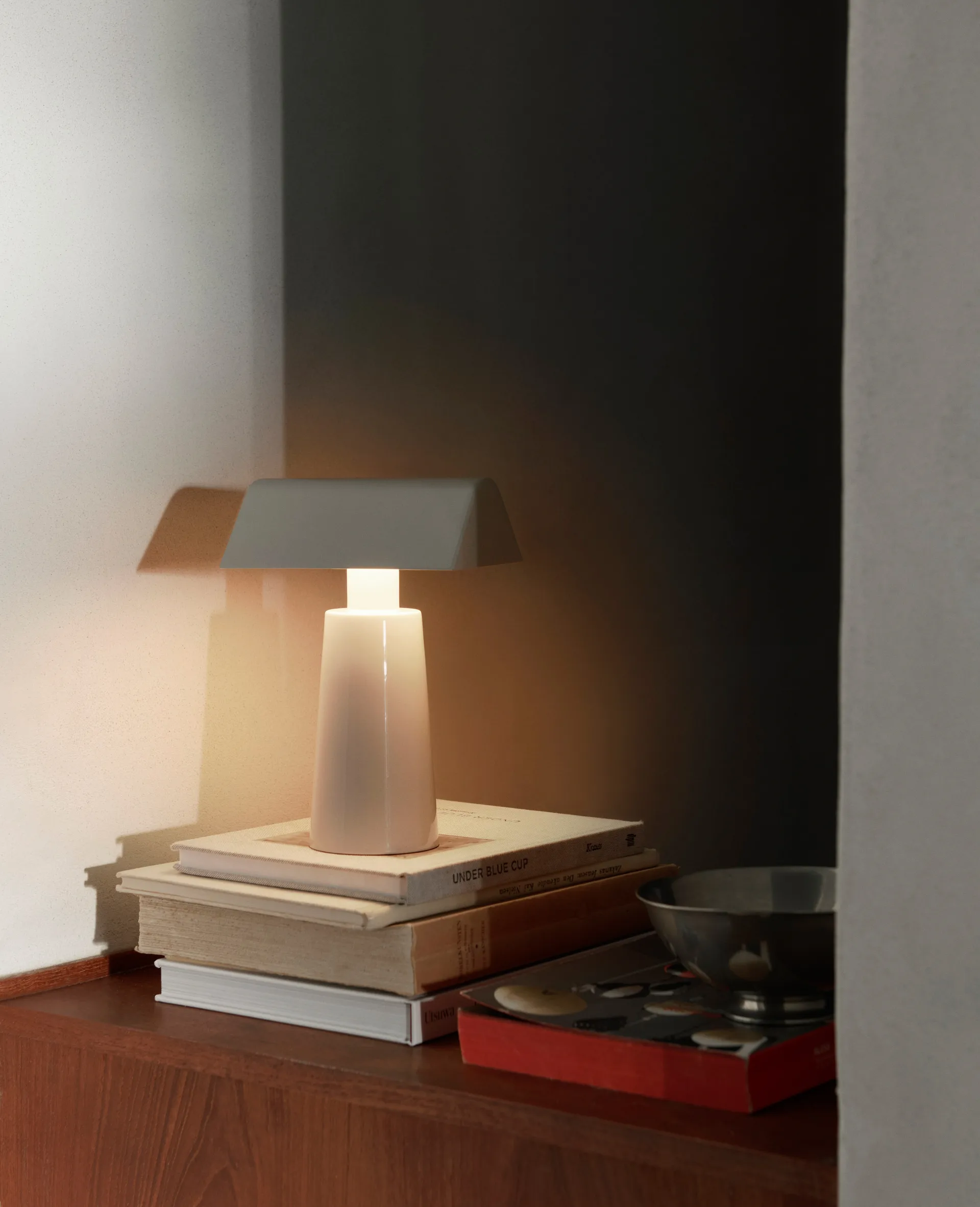 Caret MF1 portable bordlampe, Silk grey &Tradition