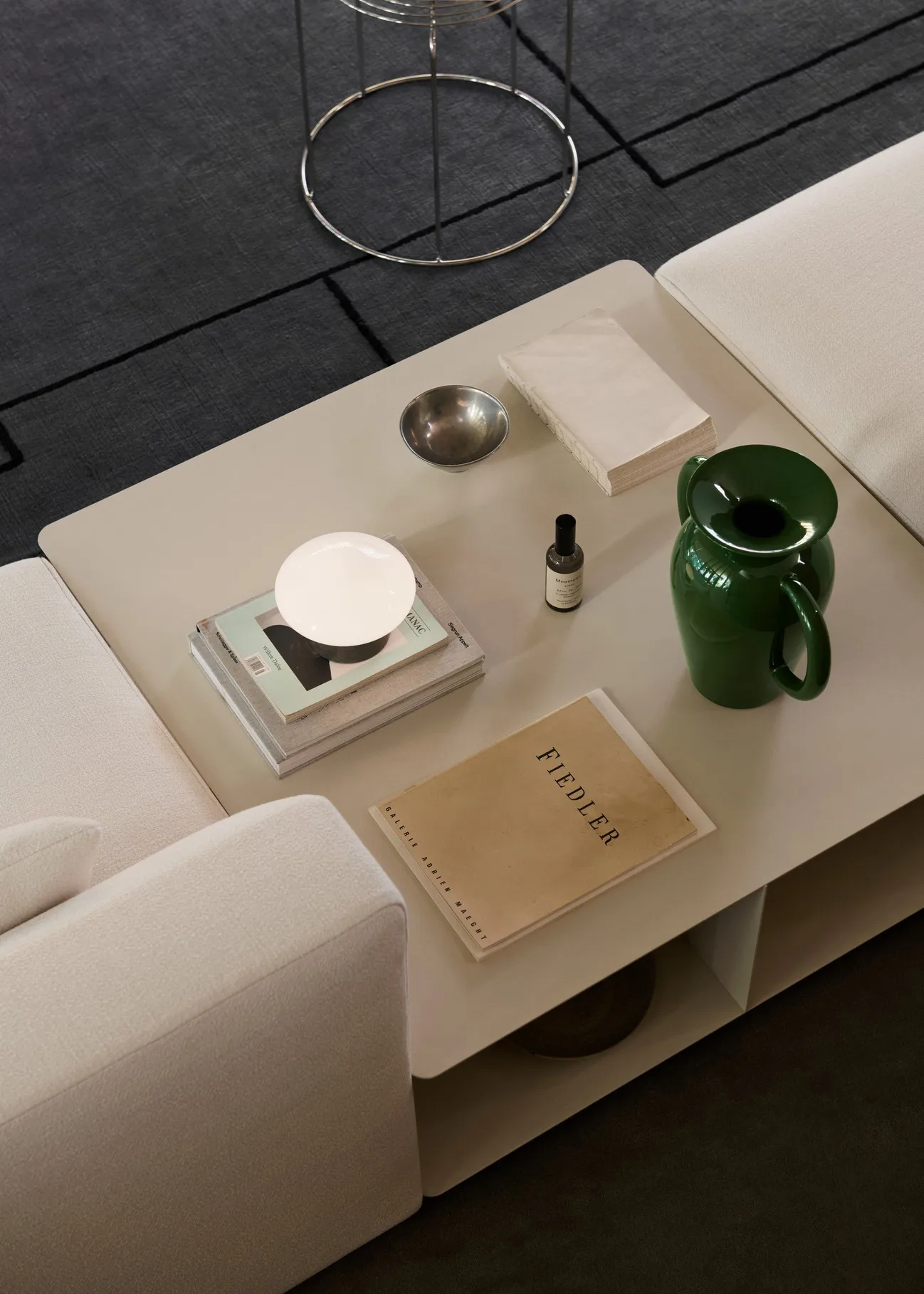 Develius EV3 sofabord, Steel ivory, Ø89x40 cm &Tradition