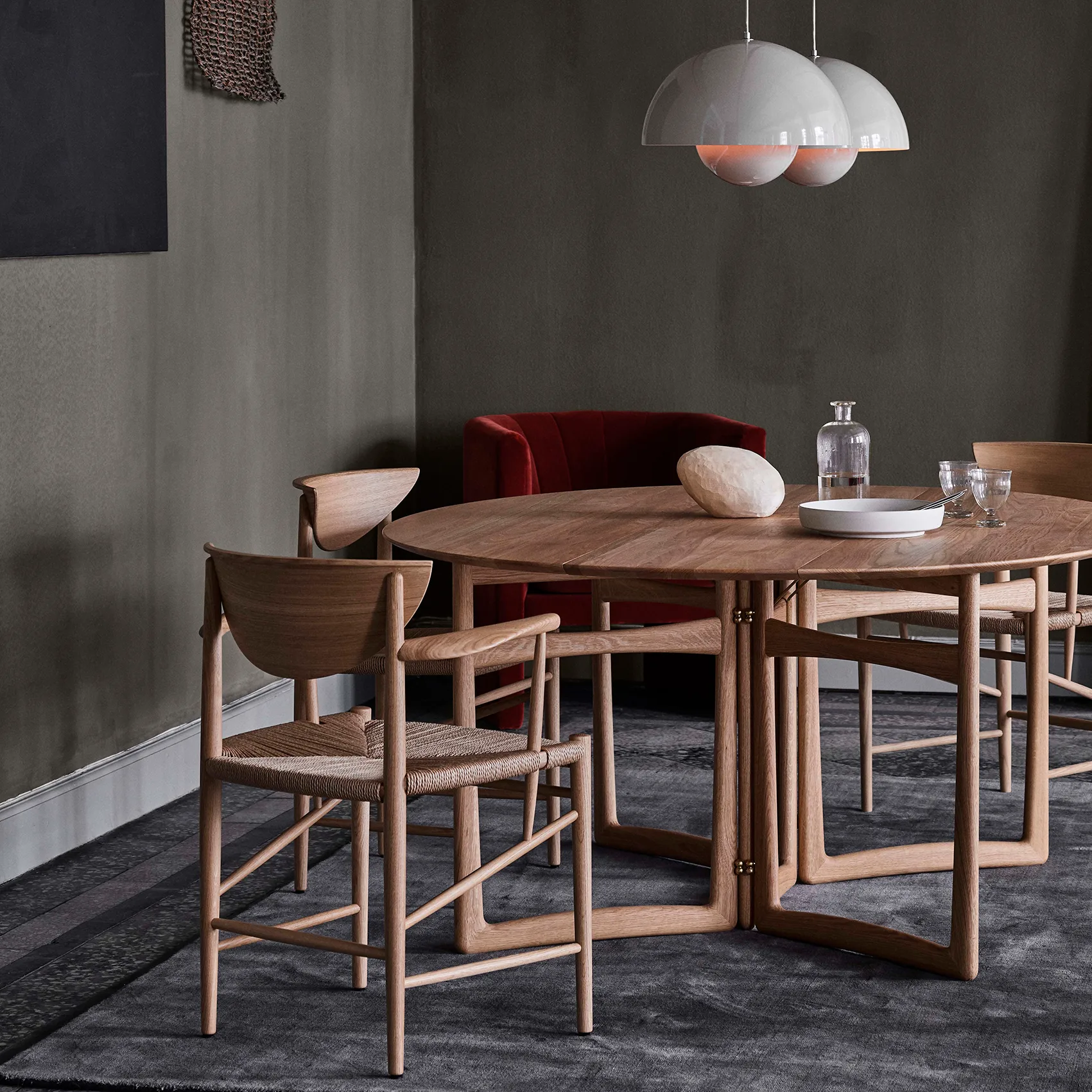 Drawn stol HM4 med armstøtte, Valnøtt &Tradition