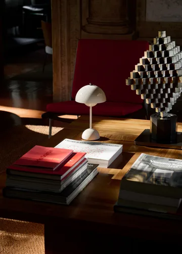 Flowerpot portable bordlampe VP9 - Ivory - &Tradition