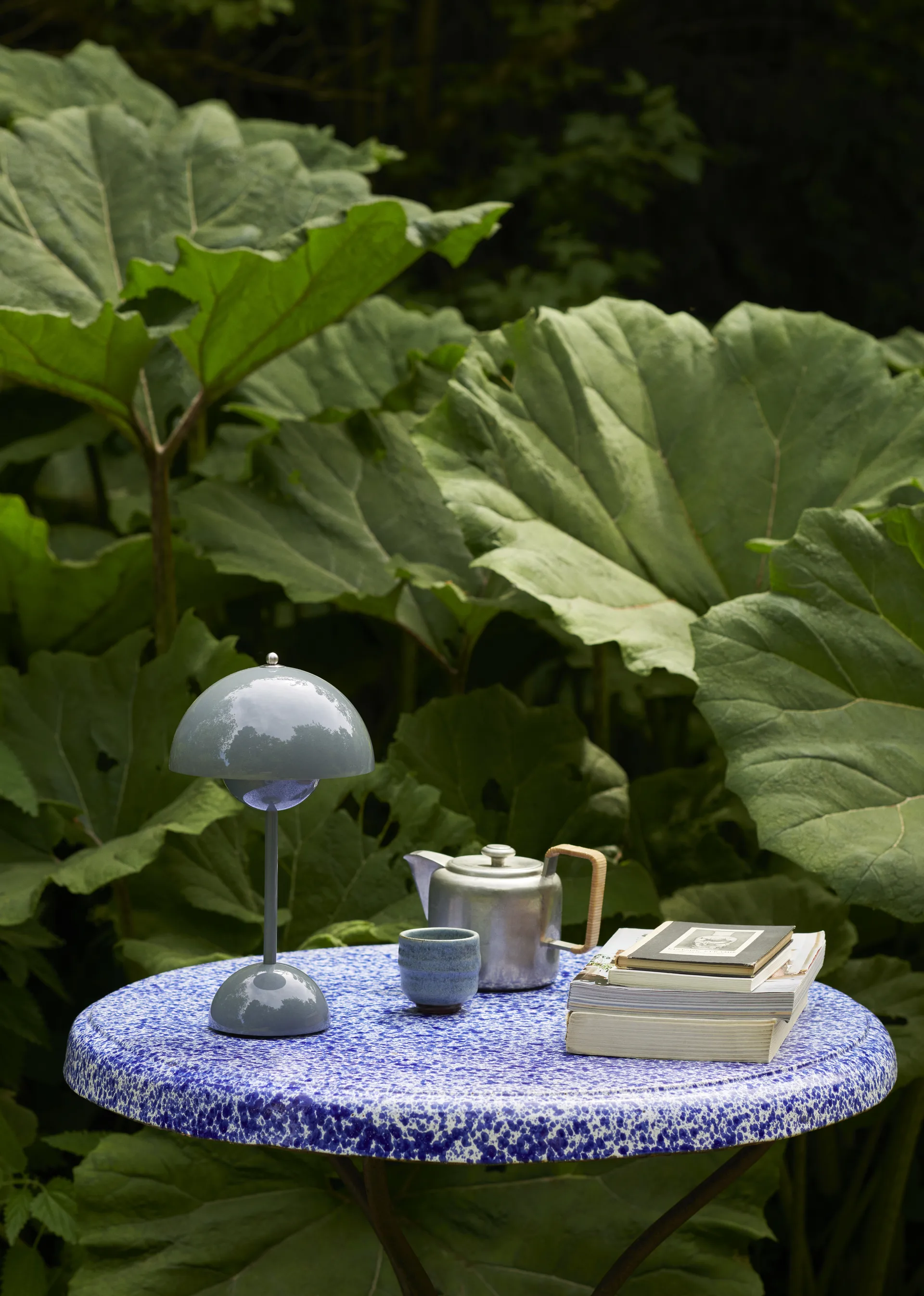 Flowerpot portable bordlampe VP9, Stone blue &Tradition