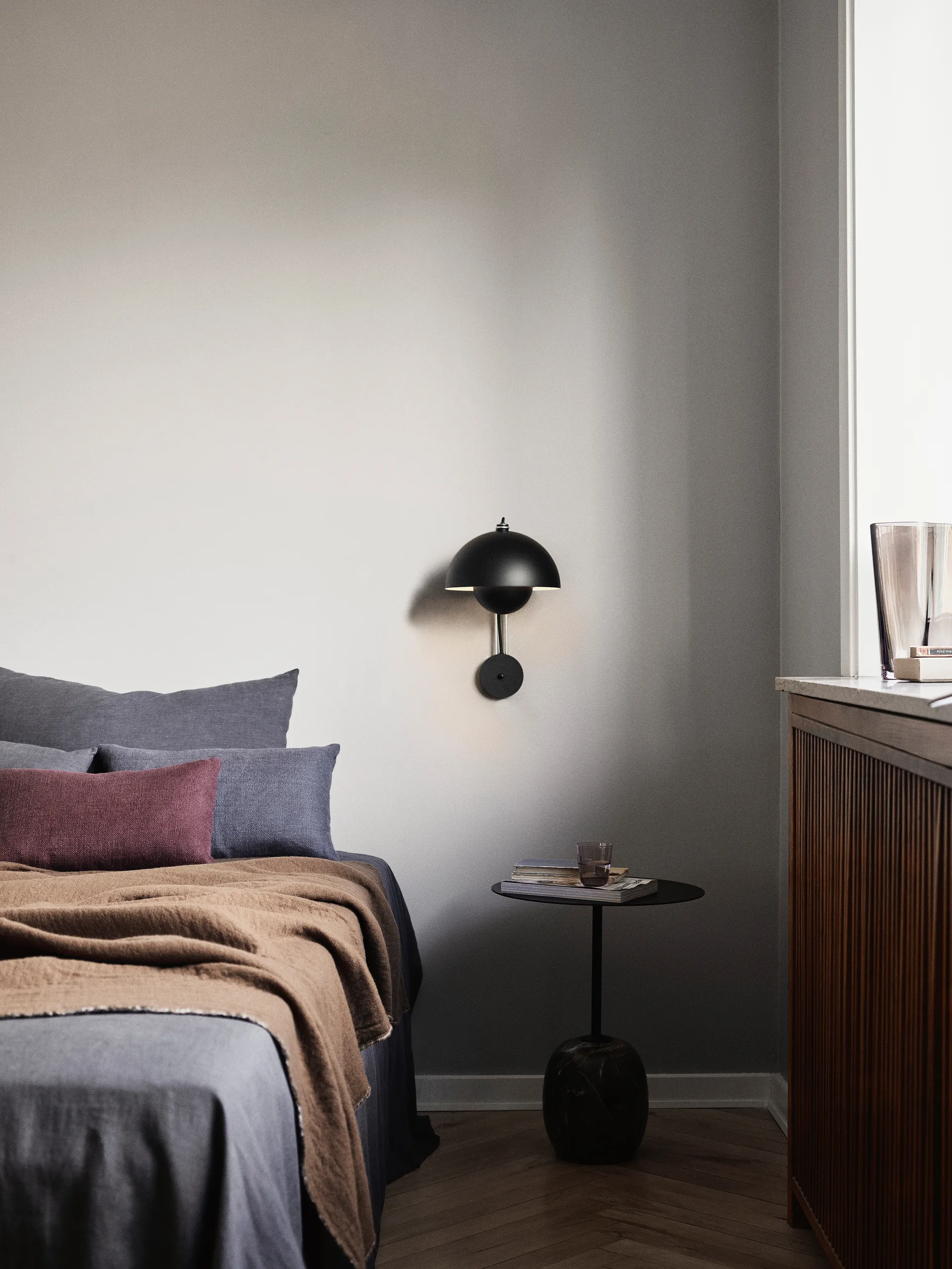 Flowerpot vegglampe VP8, Matt black &Tradition