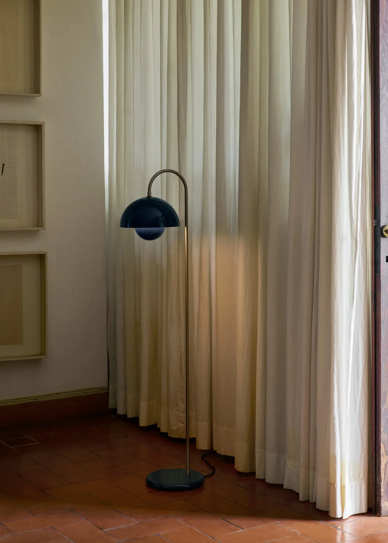 Flowerpot VP12 gulvlampe, Steel blue &Tradition