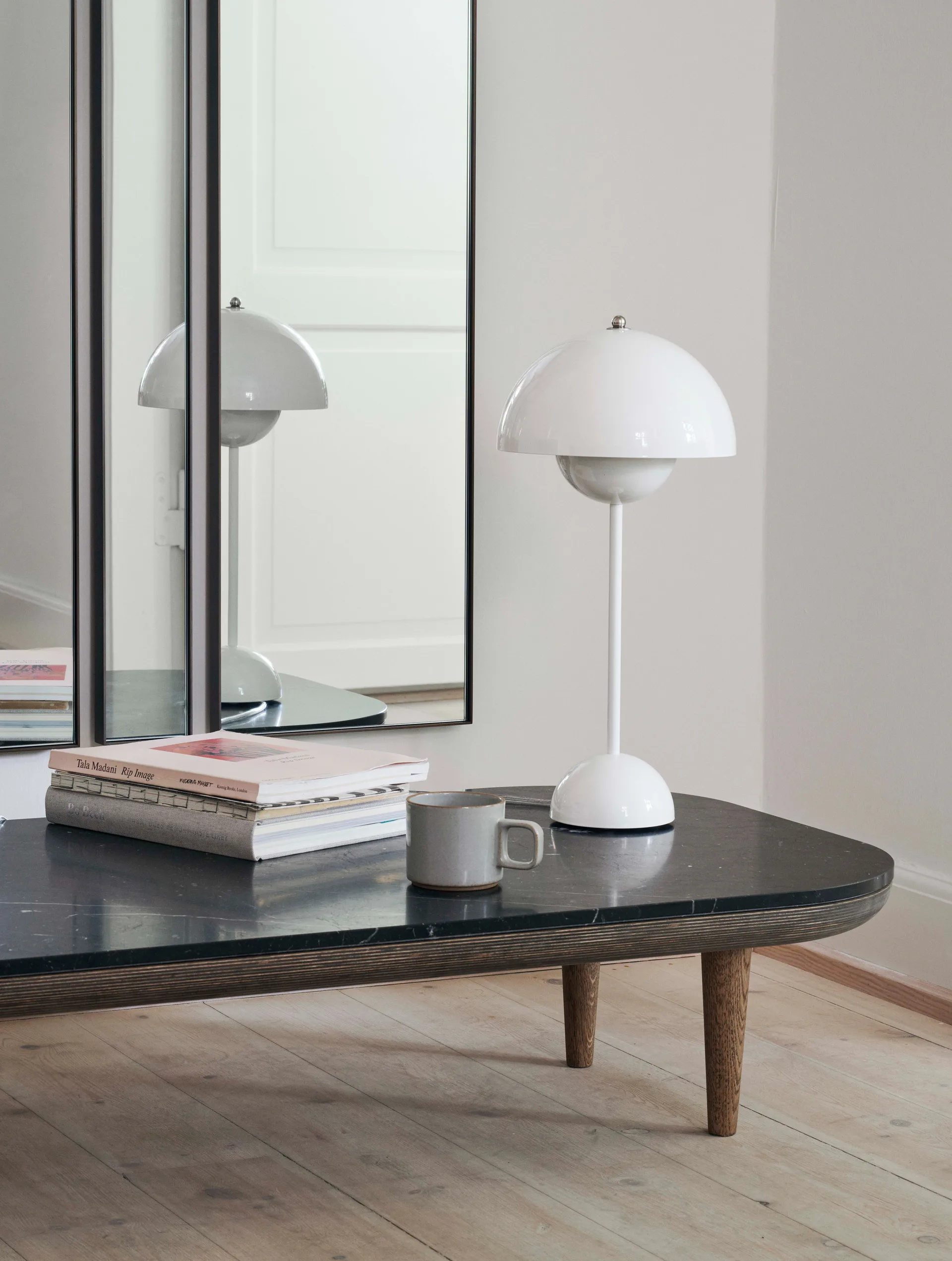 FlowerPot VP3 bordlampe, hvit (offwhite) &Tradition
