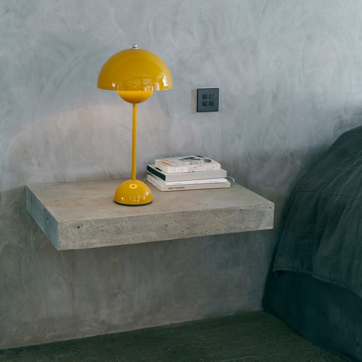 FlowerPot VP3 bordlampe, senap &Tradition