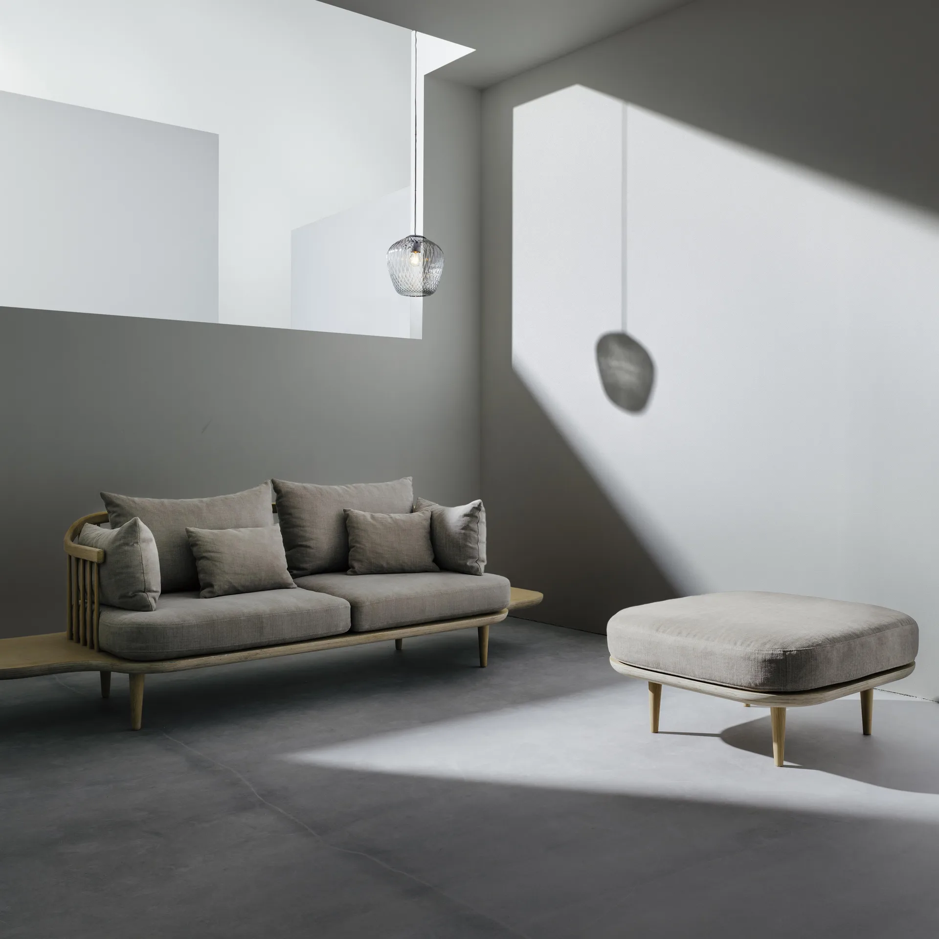 Fly sittepuff SC9, lys oljet eik + beige stoff &Tradition