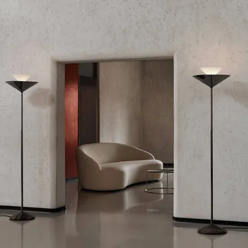 Gio LN 28 gulvlampe - Mørk krom, marmor - &Tradition