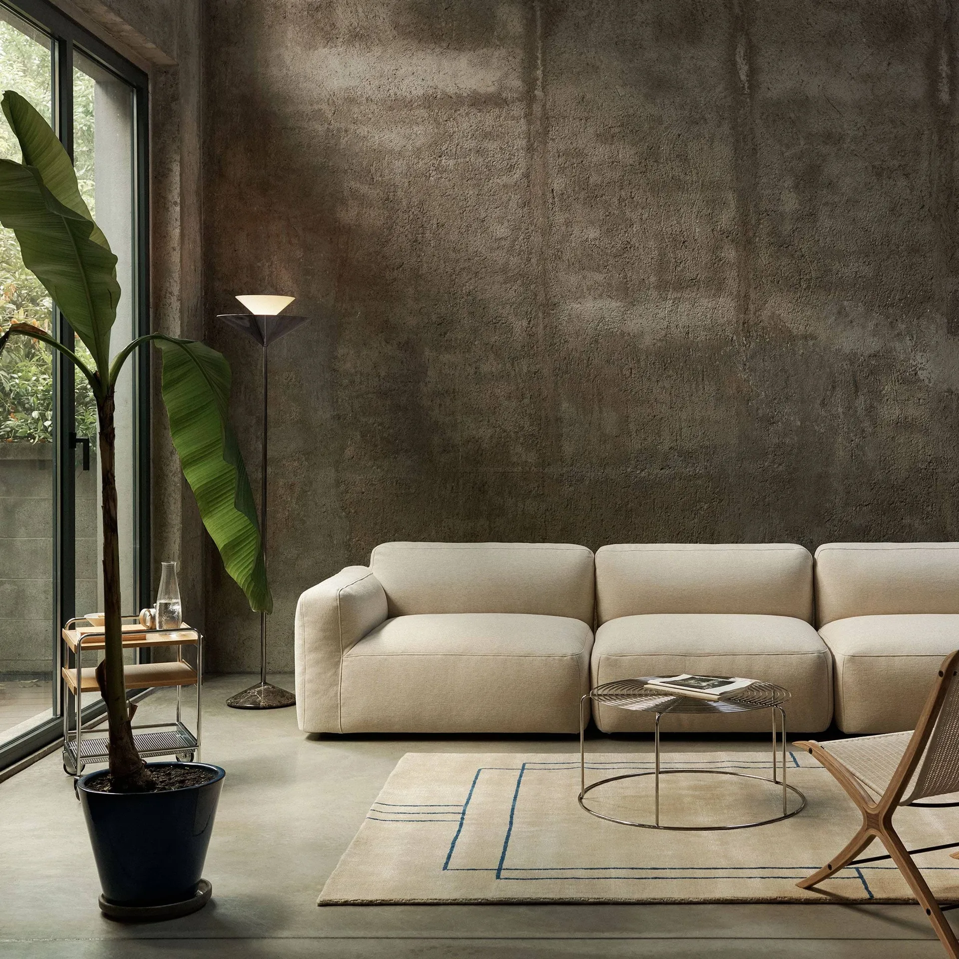 Gio LN 28 gulvlampe, Mørk krom, marmor &Tradition