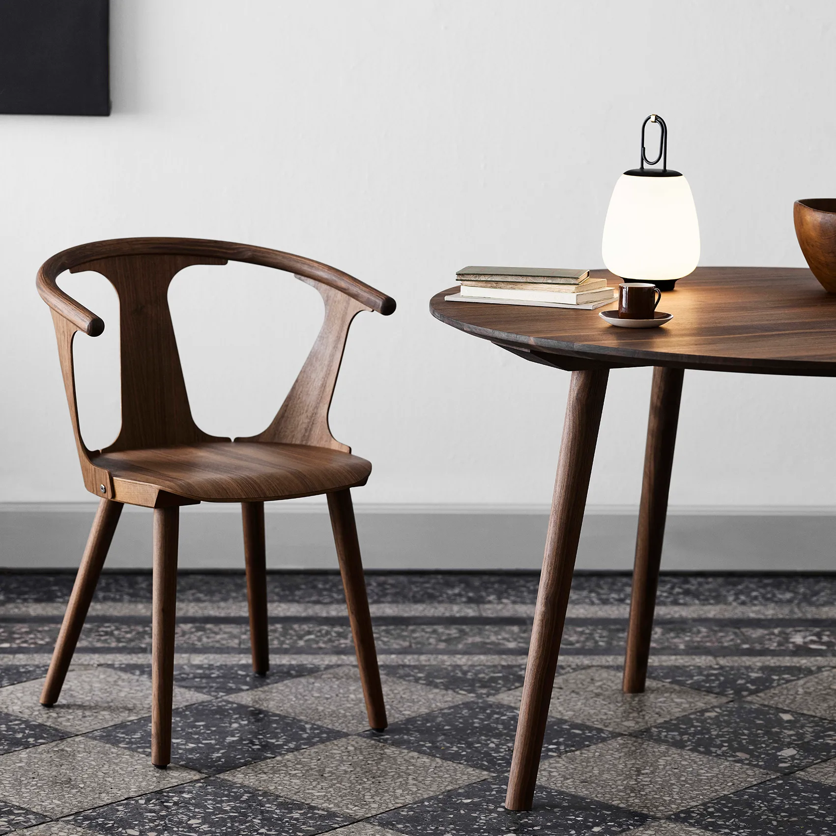 In Between bord SK4, Valnøtt &Tradition