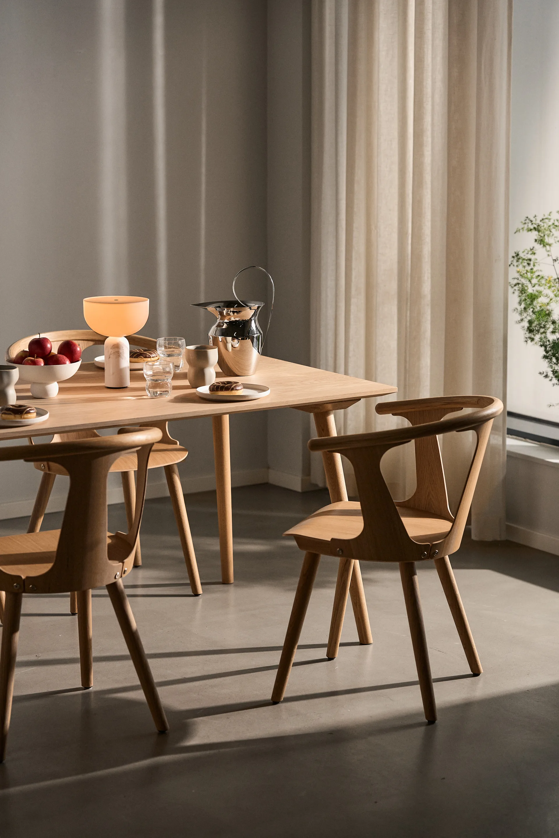 In Between stol SK1, Oljet eik &Tradition