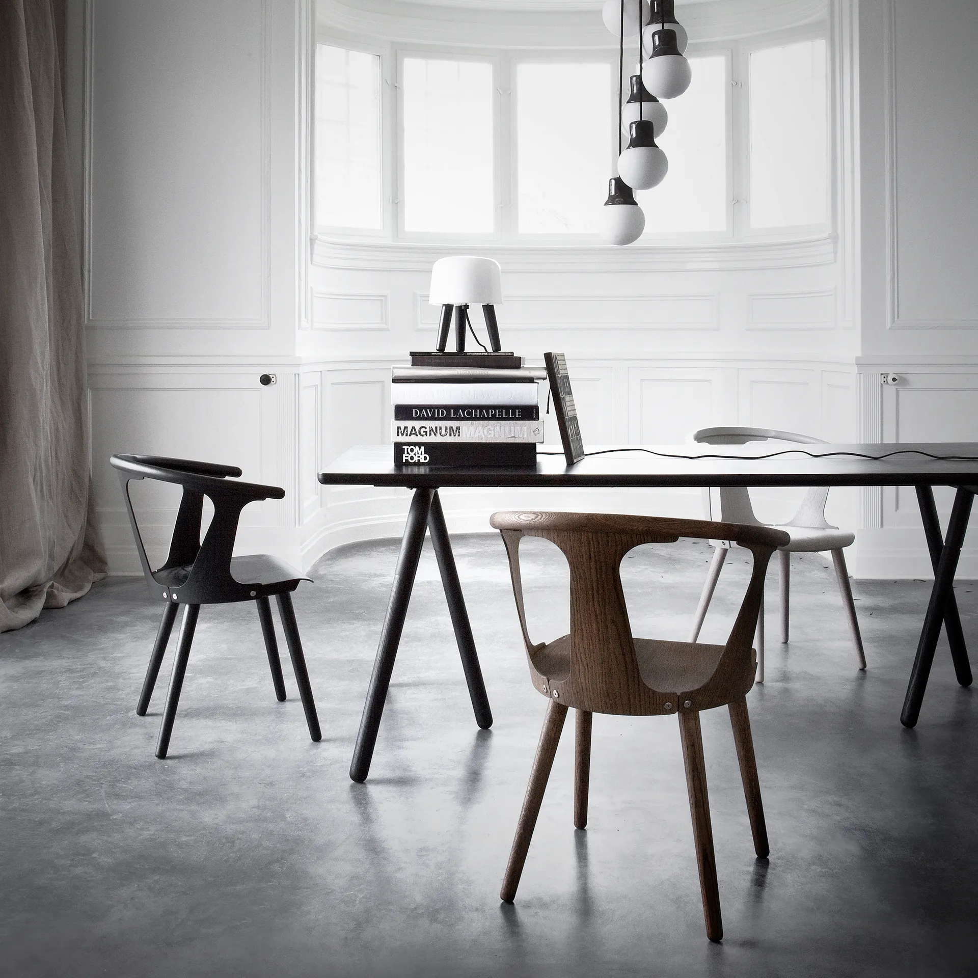 In Between stol SK1, røkt oljet eik &Tradition