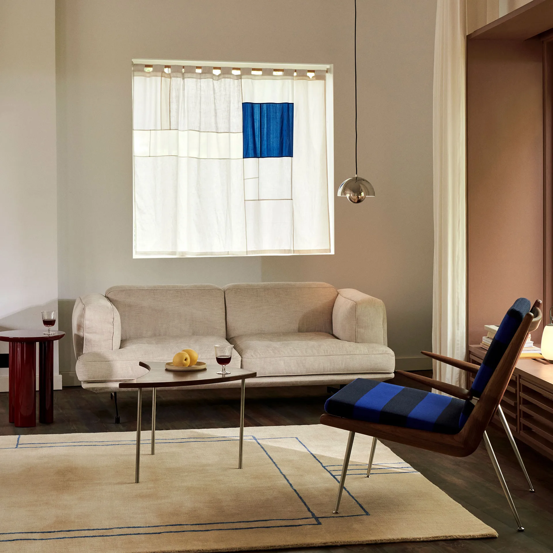 Inland AV22 sofa 2-seters, Clay 0011-warm black &Tradition