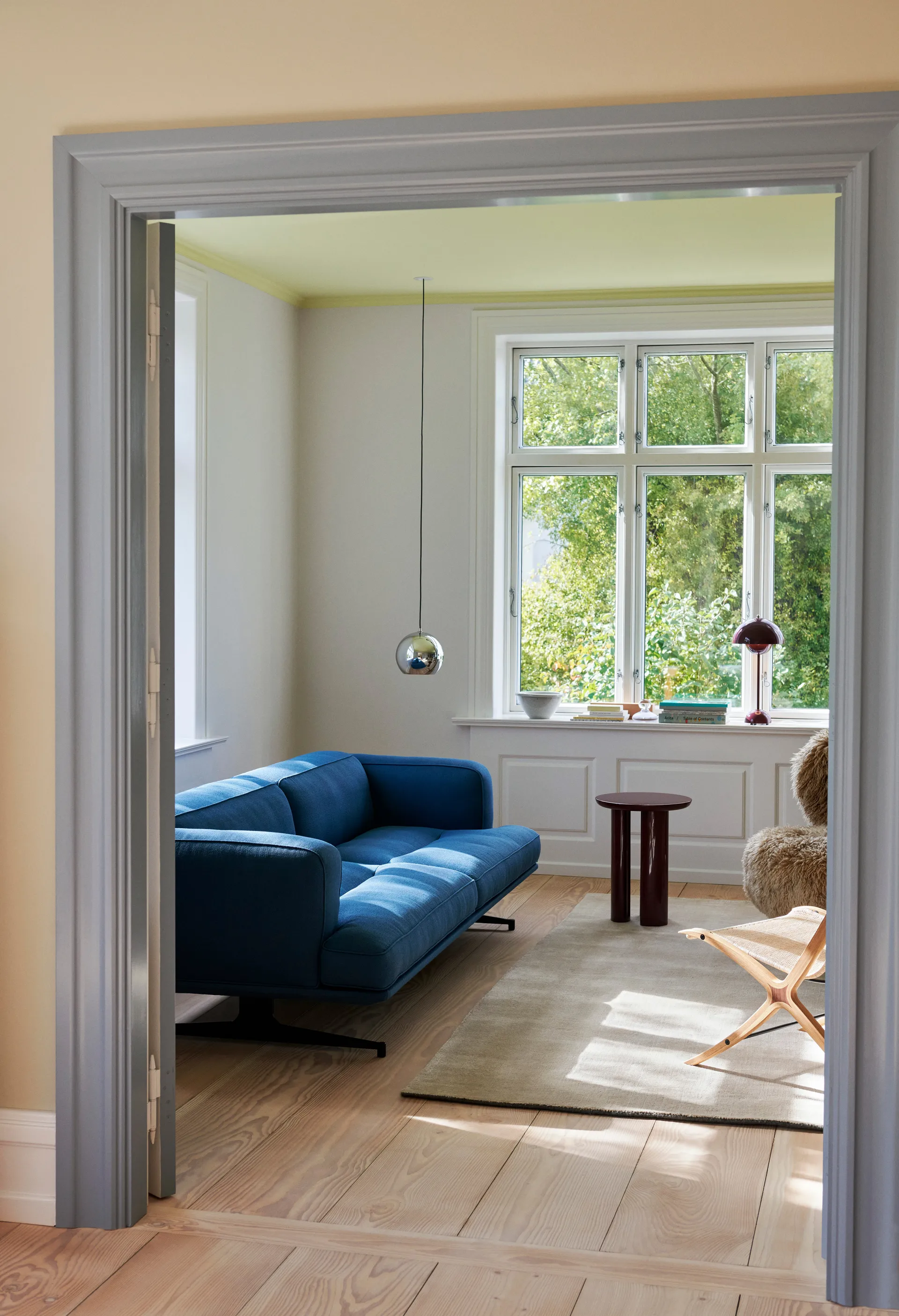 Inland AV23 3-seters sofa, Vidar 4 Denim Blue 733-sorte ben &Tradition