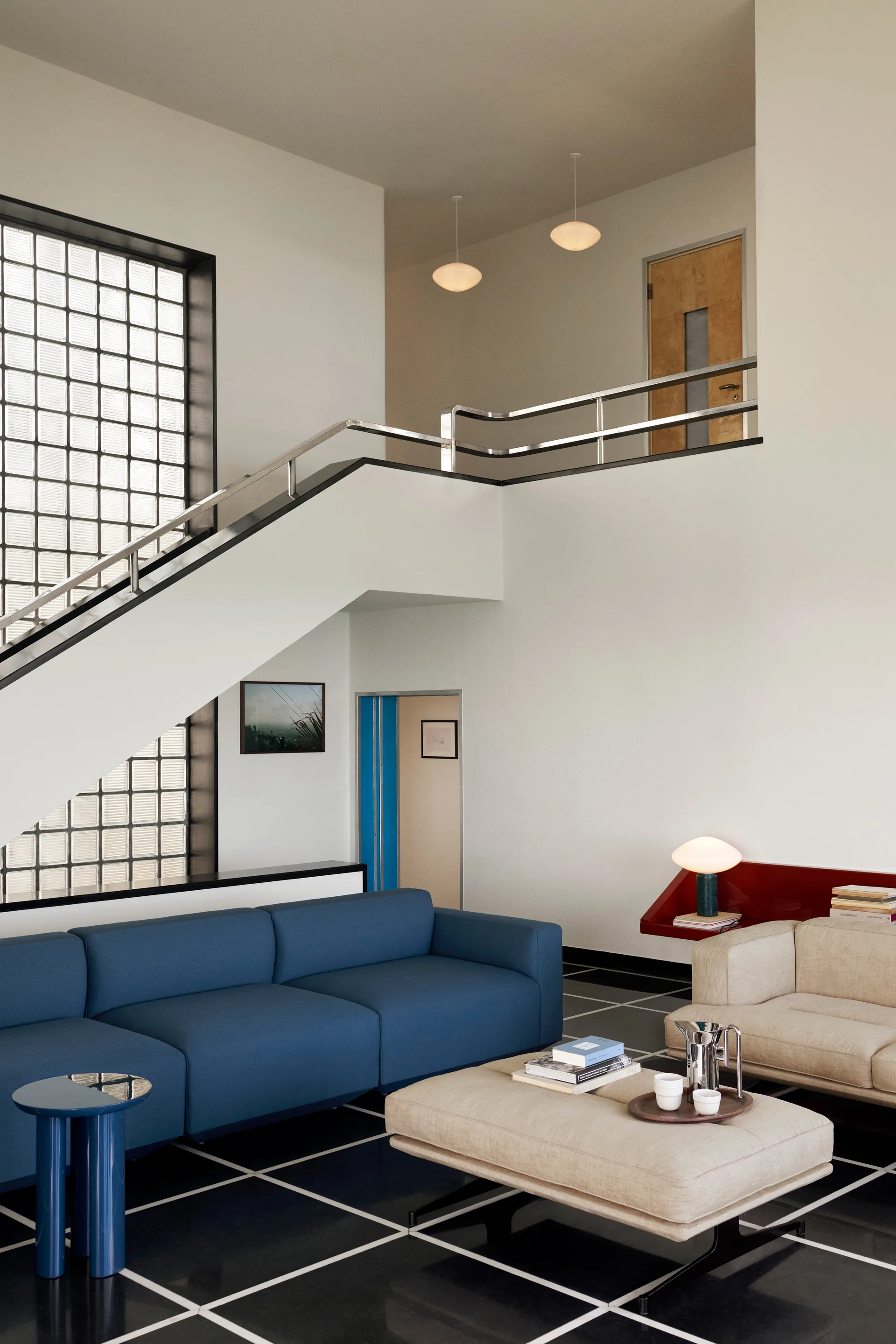 Inland AV32 puff 78 x 113 cm, Clay 0011-warm black &Tradition