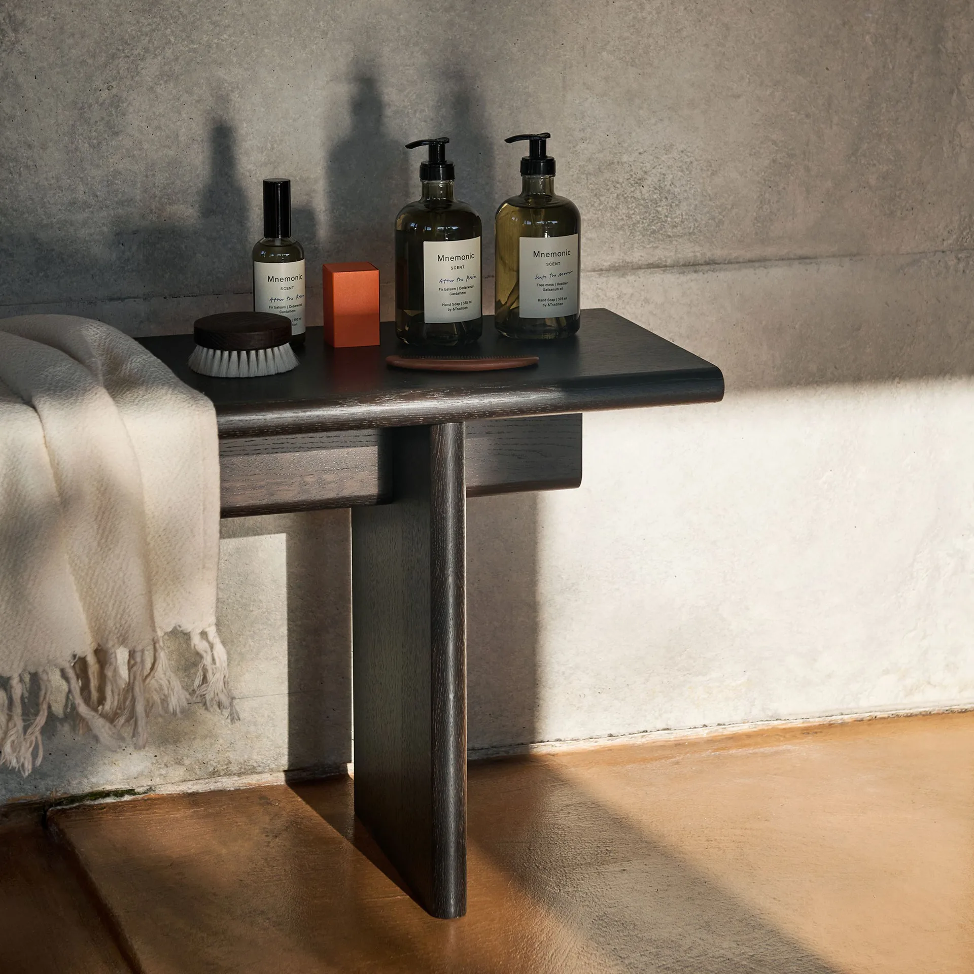 Ita OS6 benk 230 cm, Dark stained oak &Tradition