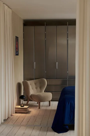 Little Petra VB1 lenestol  - Hvitoljet eik-Karakorum - &Tradition