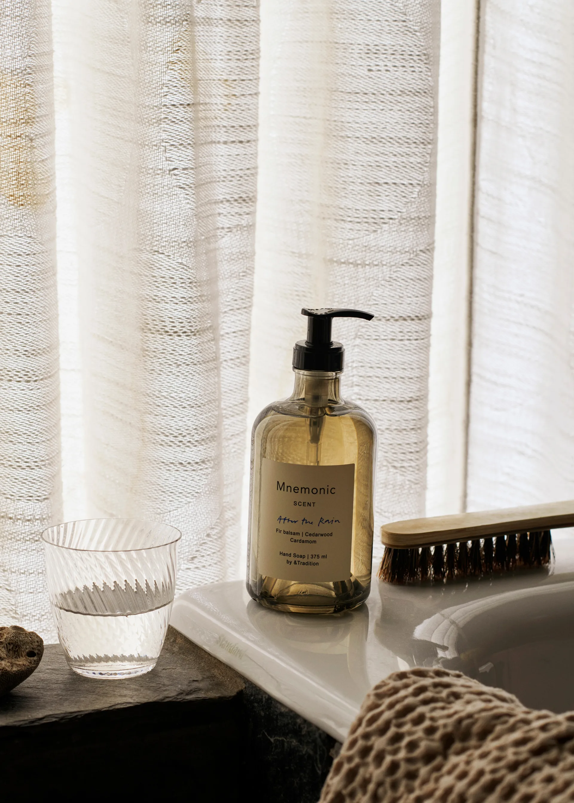Mnemonic MNC1 håndsåpe 375 ml, After the rain &Tradition