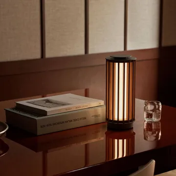 Numbra TY3 portabel bordlampe - Lakkert eik-trumlet aluminium - &Tradition