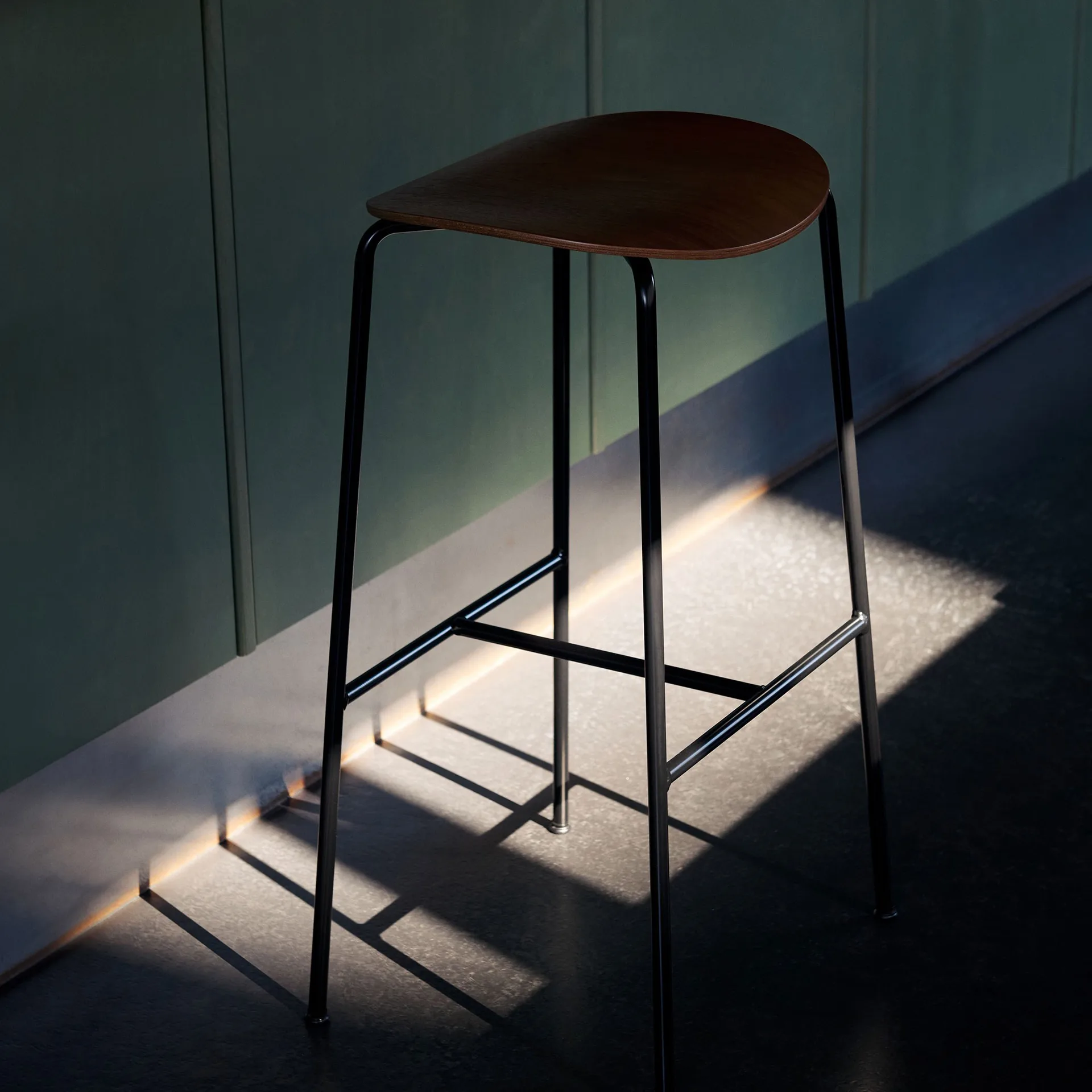 Pavilion AV37 barkrakk 68 cm, Black-lacquered oak &Tradition