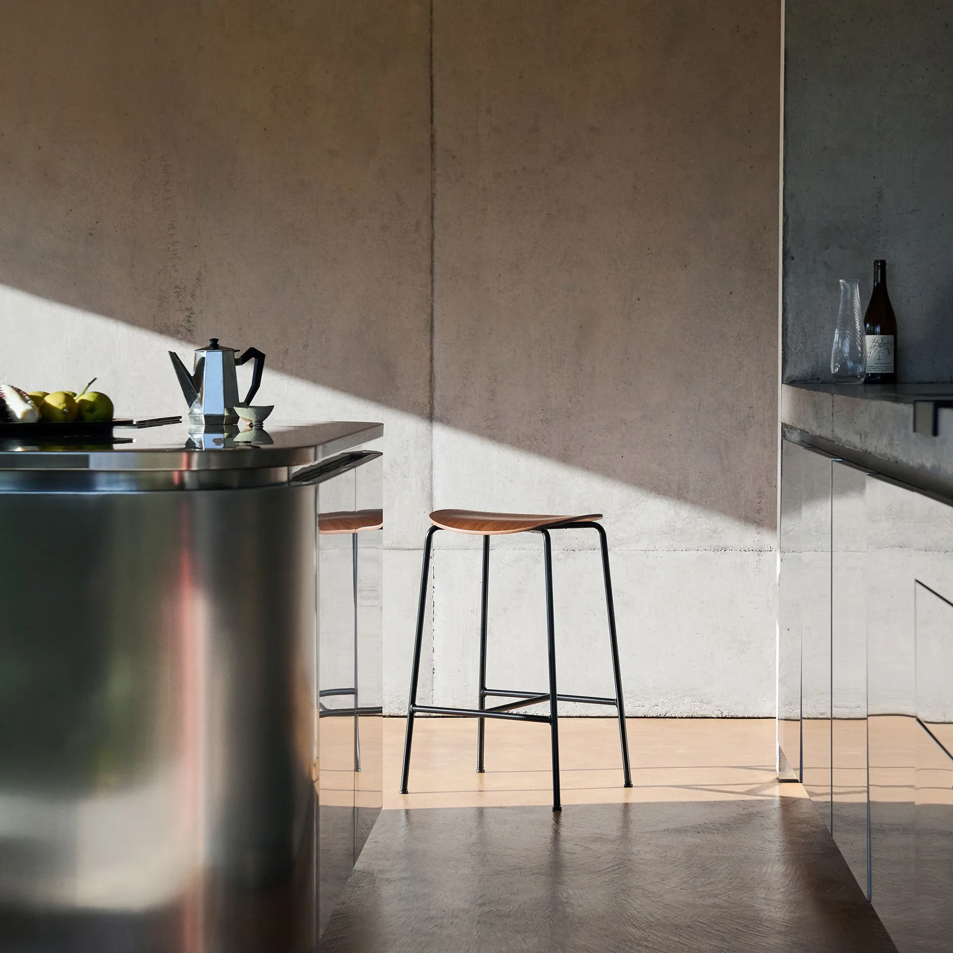 Pavilion AV38 barkrakk 79 cm, Black-lacquered walnut &Tradition