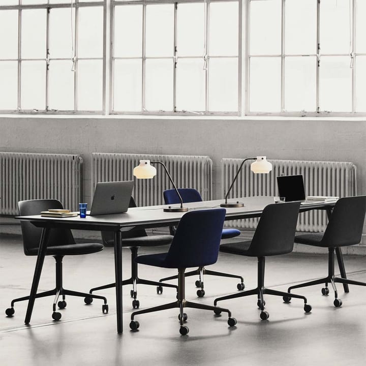 Rely HW23 kontorstol, Tekstil hallingdal 224 peanut, bronsert stativ &Tradition