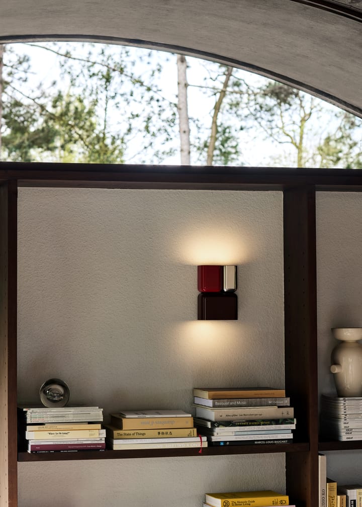 Tabata LN10 vegglampe, Mørk burgunder-vermilionrød &Tradition