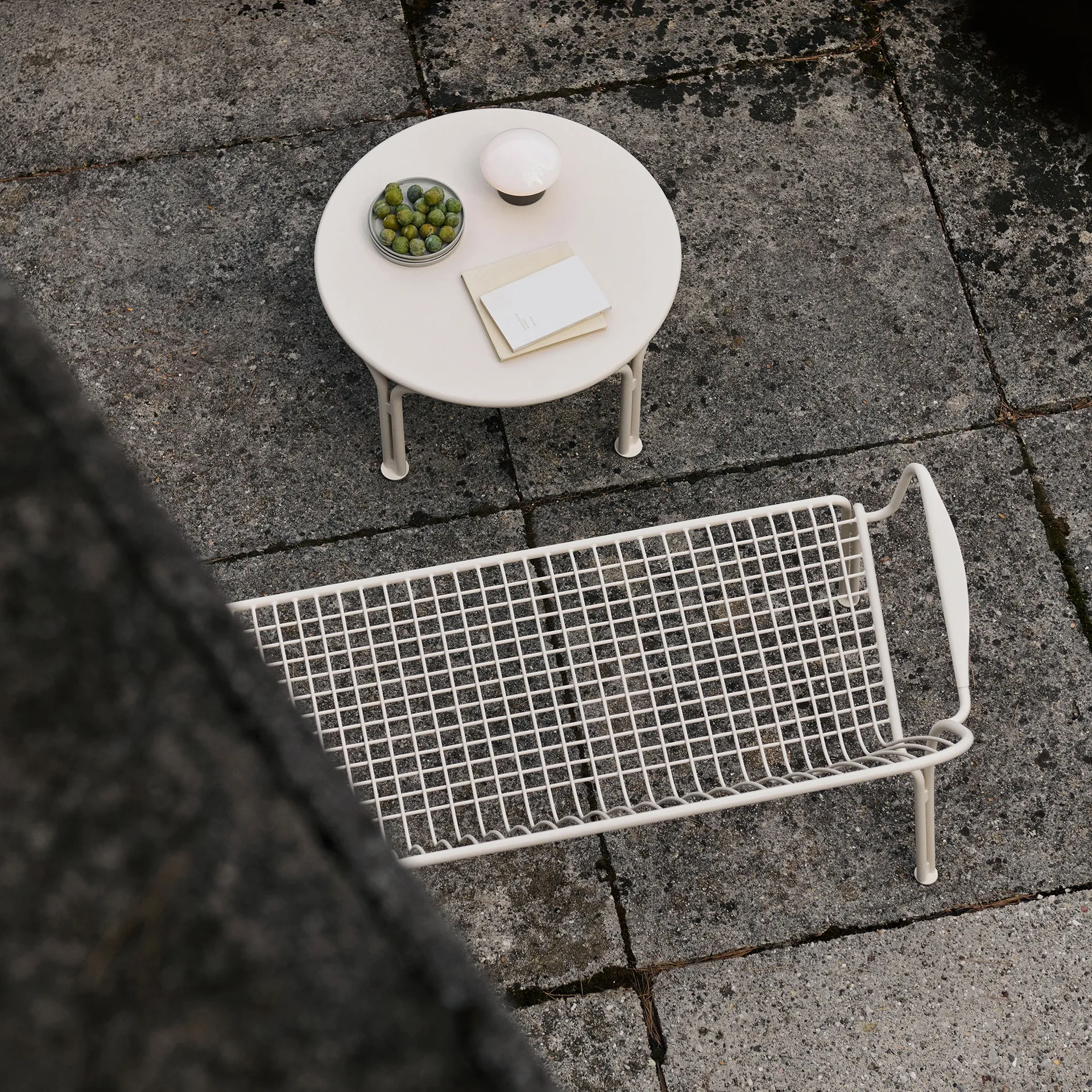 Thorvald SC108 sofabord, Ivory, Ø70 cm &Tradition