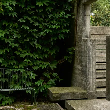 Thorvald SC111 benk - Bronze green, 129 cm - &Tradition