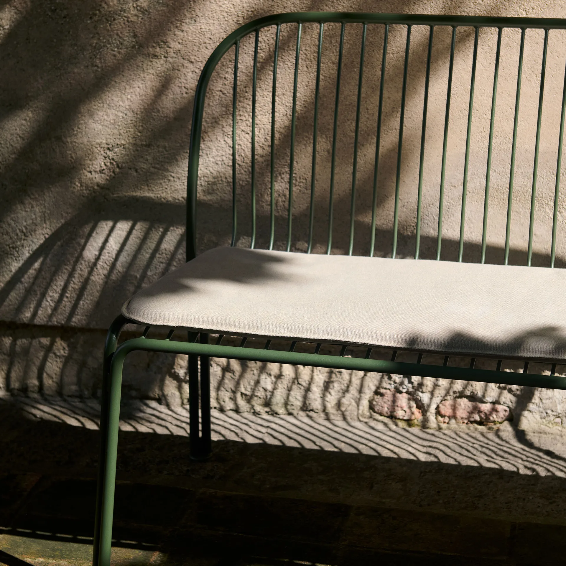 Thorvald SC111 benk, Bronze green, 129 cm &Tradition