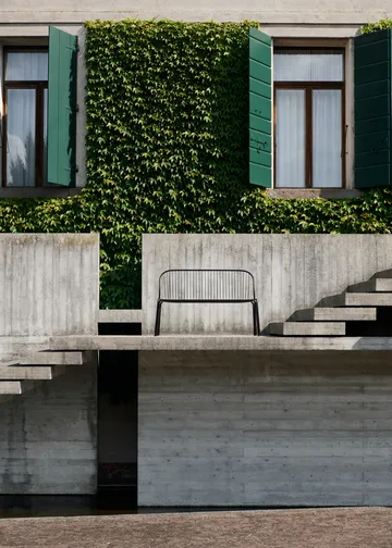 Thorvald SC111 benk - Warm black, 129 cm - &Tradition