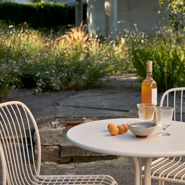 Thorvald SC96 cafébord Ø70 cm - Ivory - &Tradition