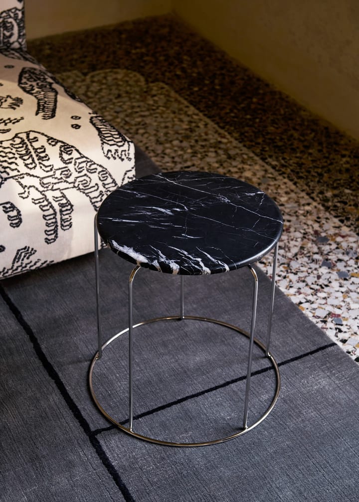 Wire Stool VP11 bordplate Ø38 cm, Marmor Nero Marquina &Tradition