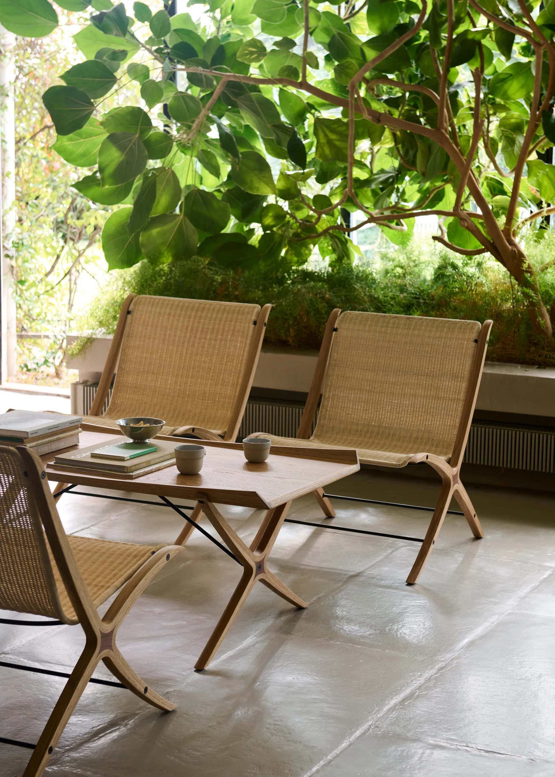 X HM13 sofabord 61x120 cm, Lacquered oak-walnut inserts &Tradition