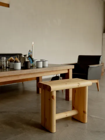 002 Ast Stool krakk - Matt oljevokset furu, 55x26x45 cm - Vaarnii