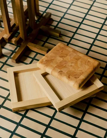 009 Tray brett - Oljevokset furu, 33x33x6 cm - Vaarnii