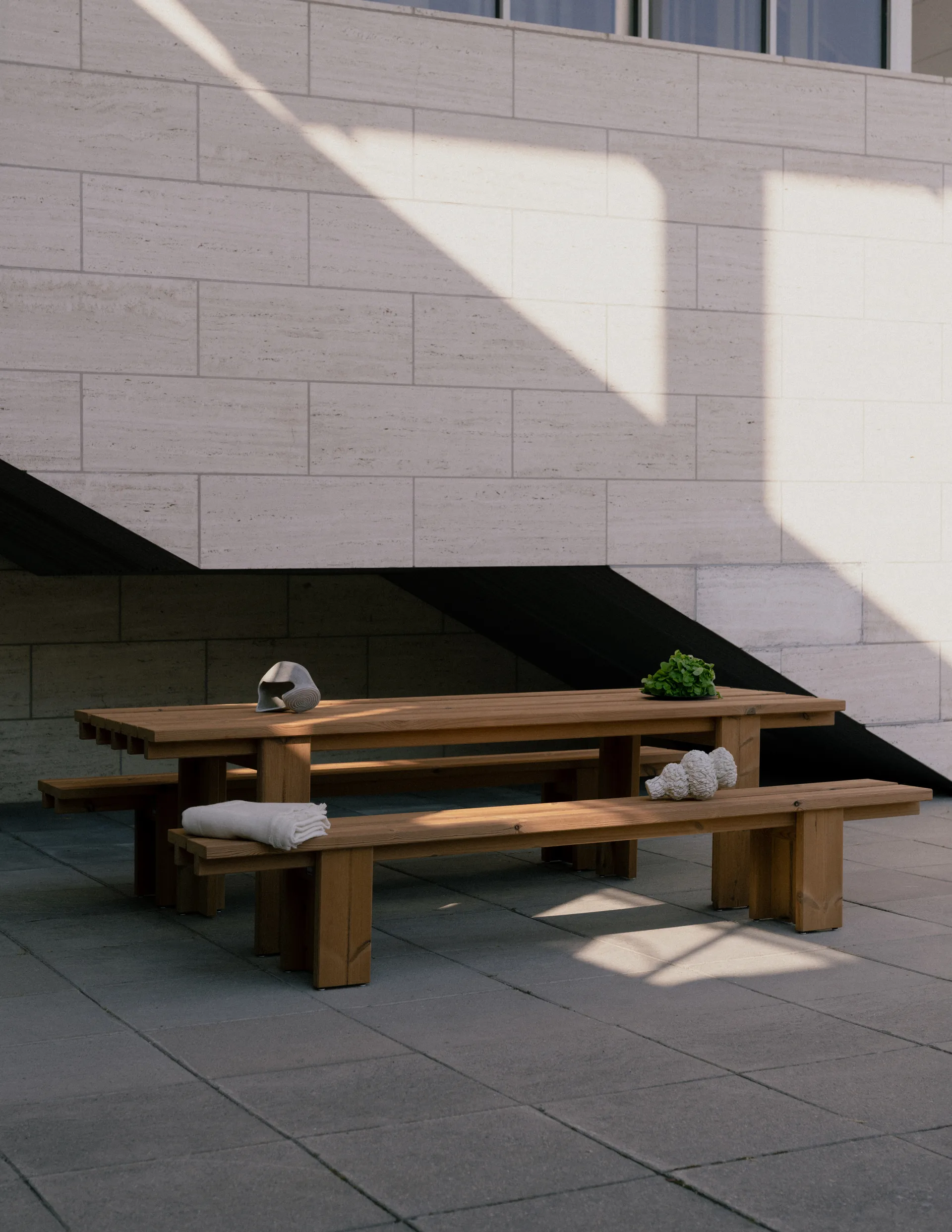 013 Osa Outdoor Bench benk, Varmebehandlet furu, 182x37x49 cm Vaarnii