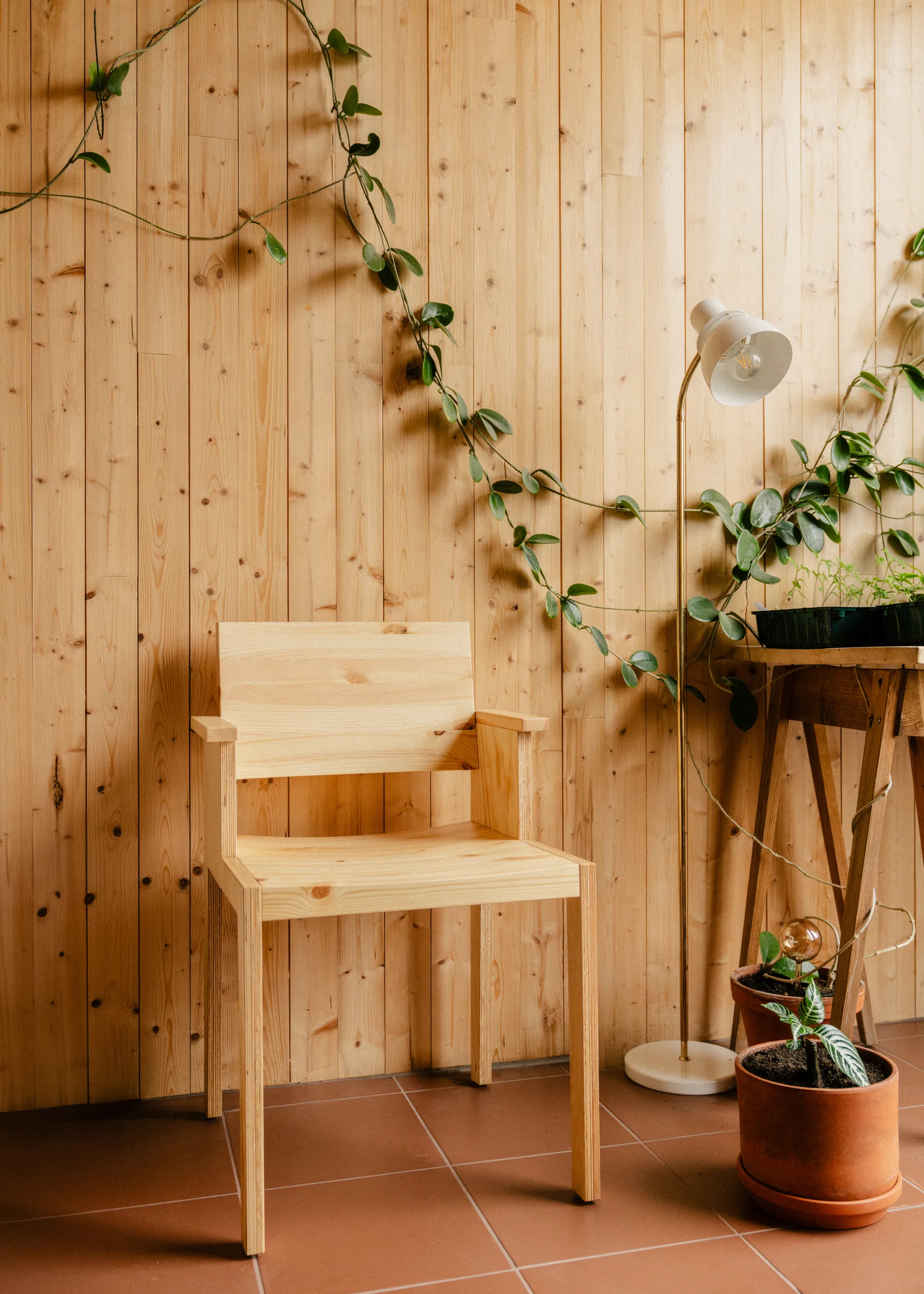 016 Maasto Dining Armchair karmstol, Matt oljevokset furu Vaarnii