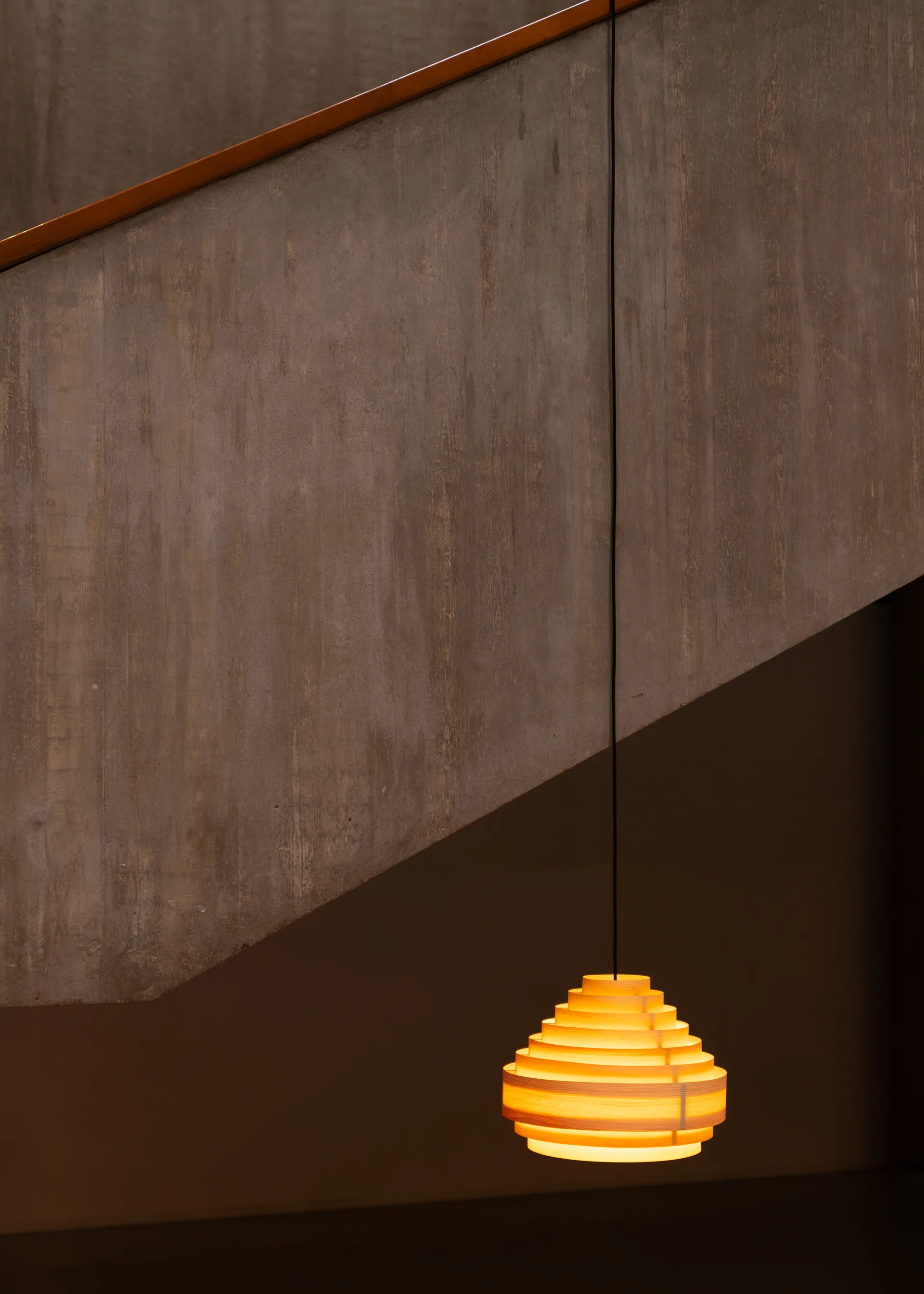 1001 Hans Pendant pendel, Matt oljevokset furu, Ø38 cm Vaarnii