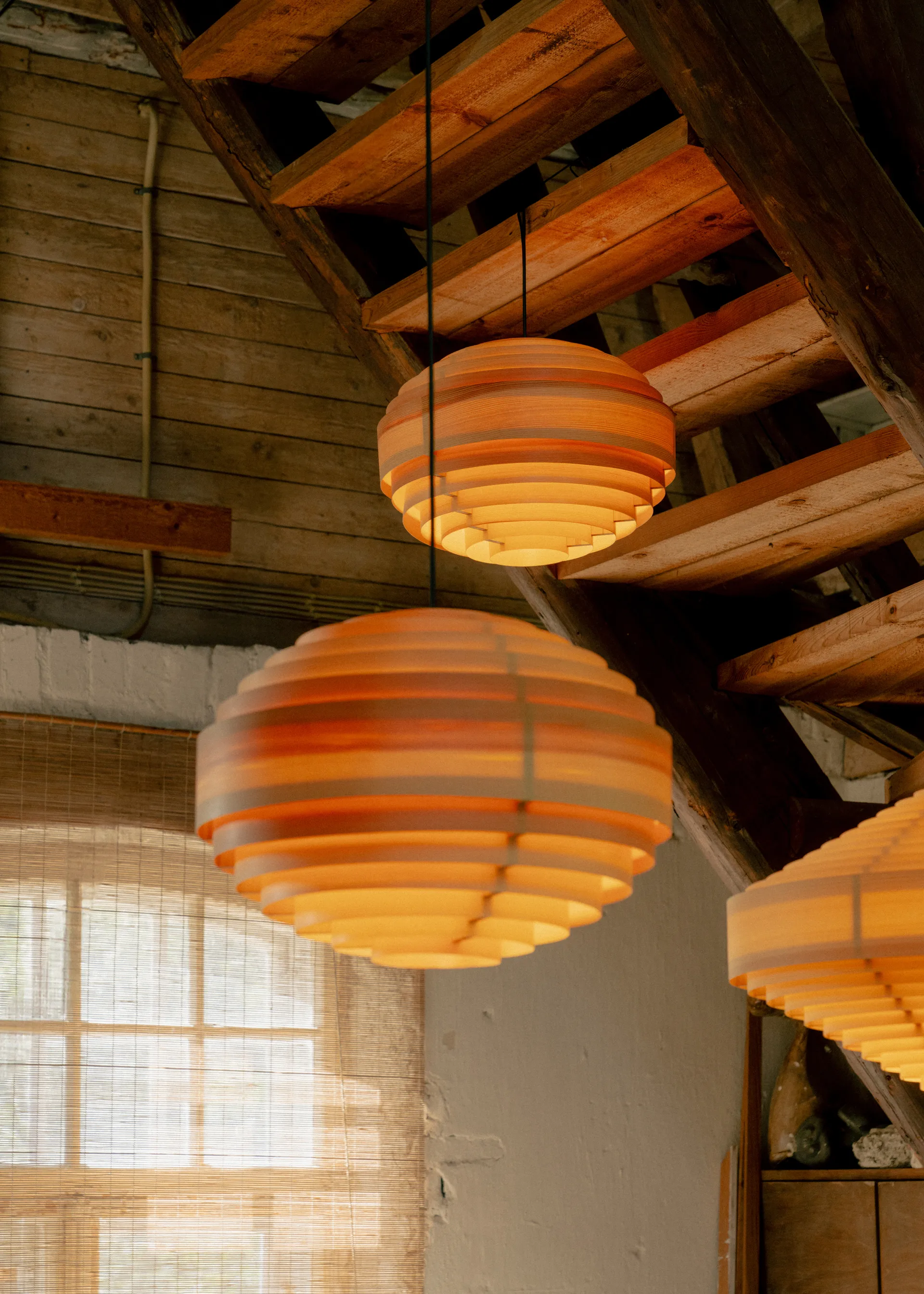 1002 Hans Pendant pendel, Matt oljevokset furu, Ø46 cm Vaarnii