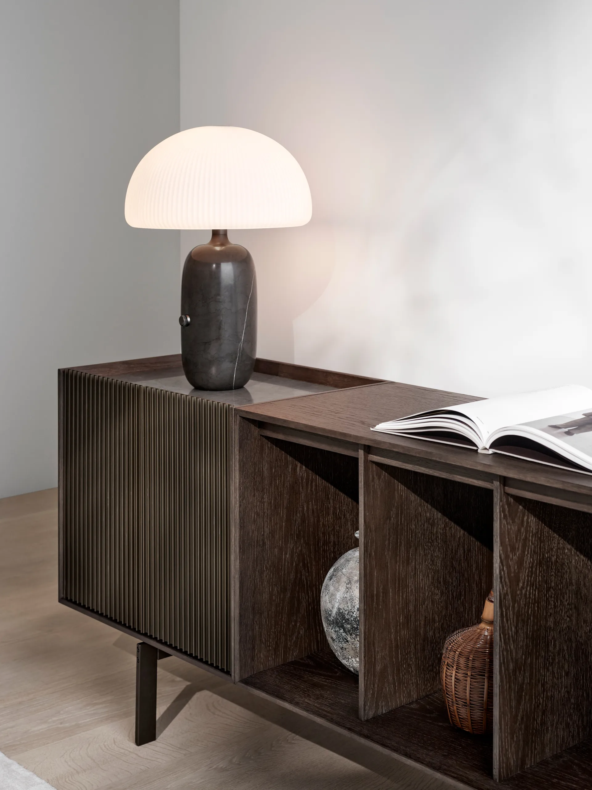 Vipp Cabinet H1 sideboard med ben, Dark oak-marble, dører Vipp