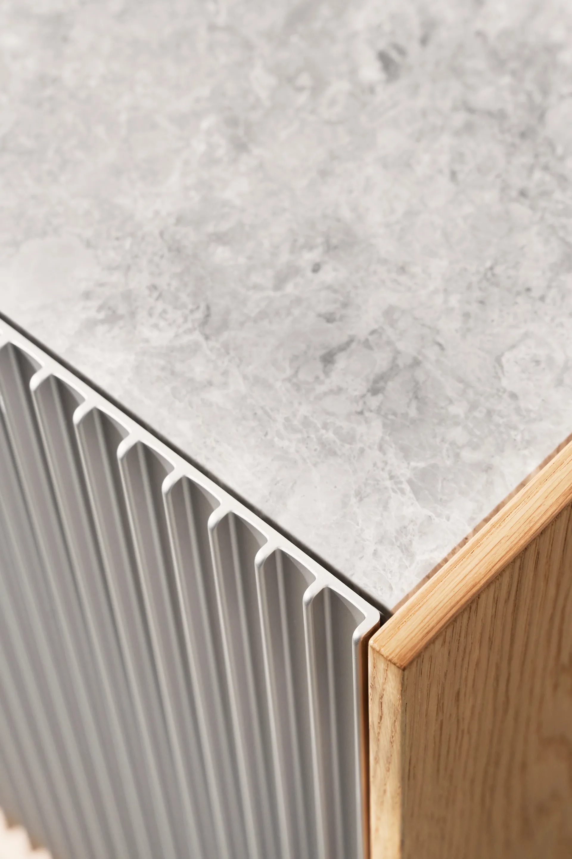 Vipp Cabinet H2 skap med ben, Light oak-marmor, dører Vipp