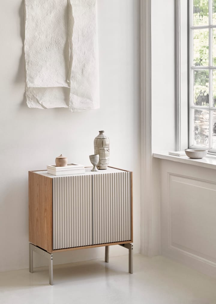 Vipp Cabinet H2 skap med ben, Light oak-marmor, dører Vipp