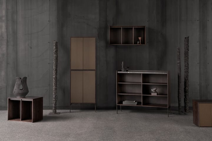 Vipp Cabinet H4 skap med ben, Dark oak, dører Vipp