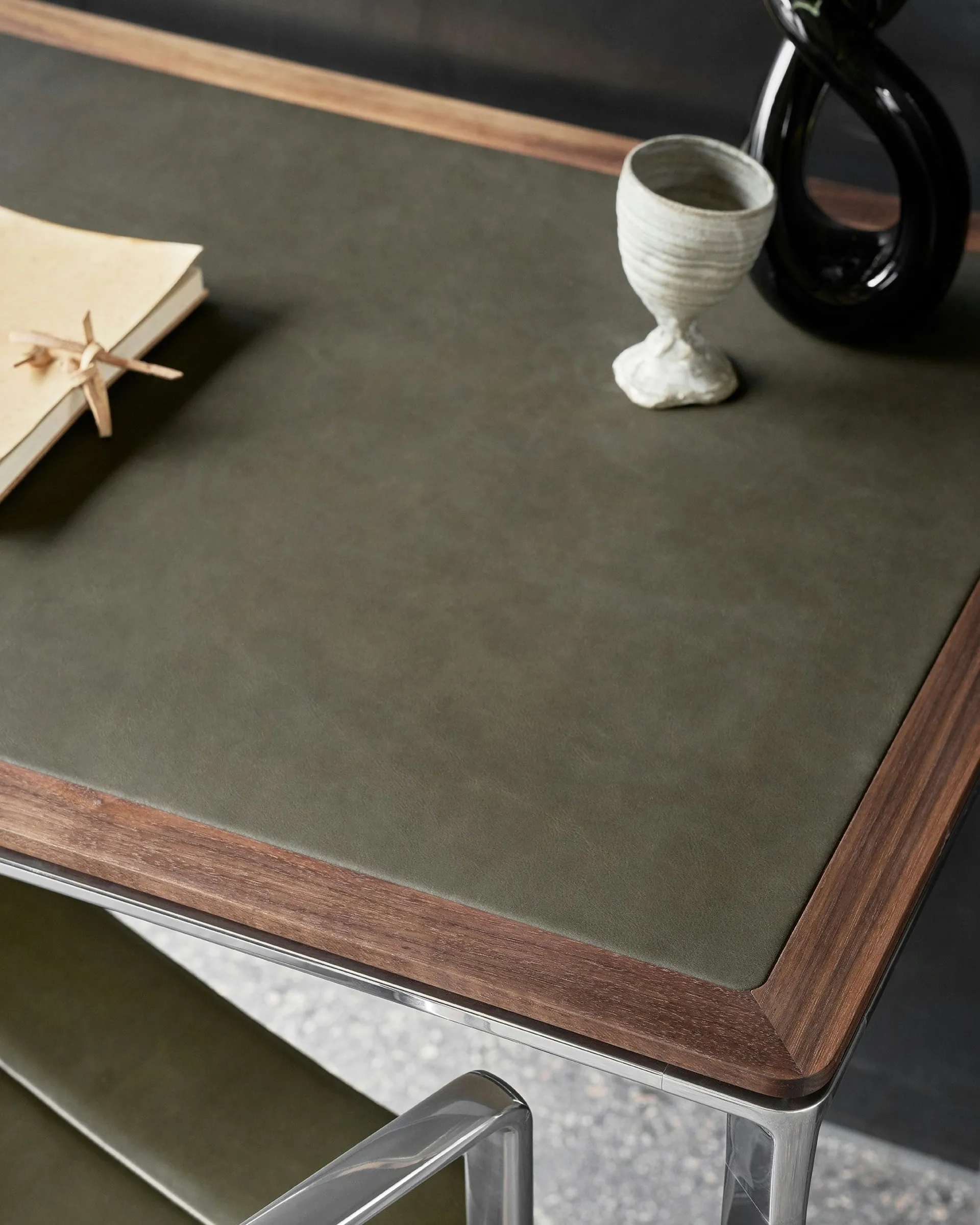 Vipp430 Studio Desk skrivebord 60x125 cm, Bosco leather-walnut Vipp