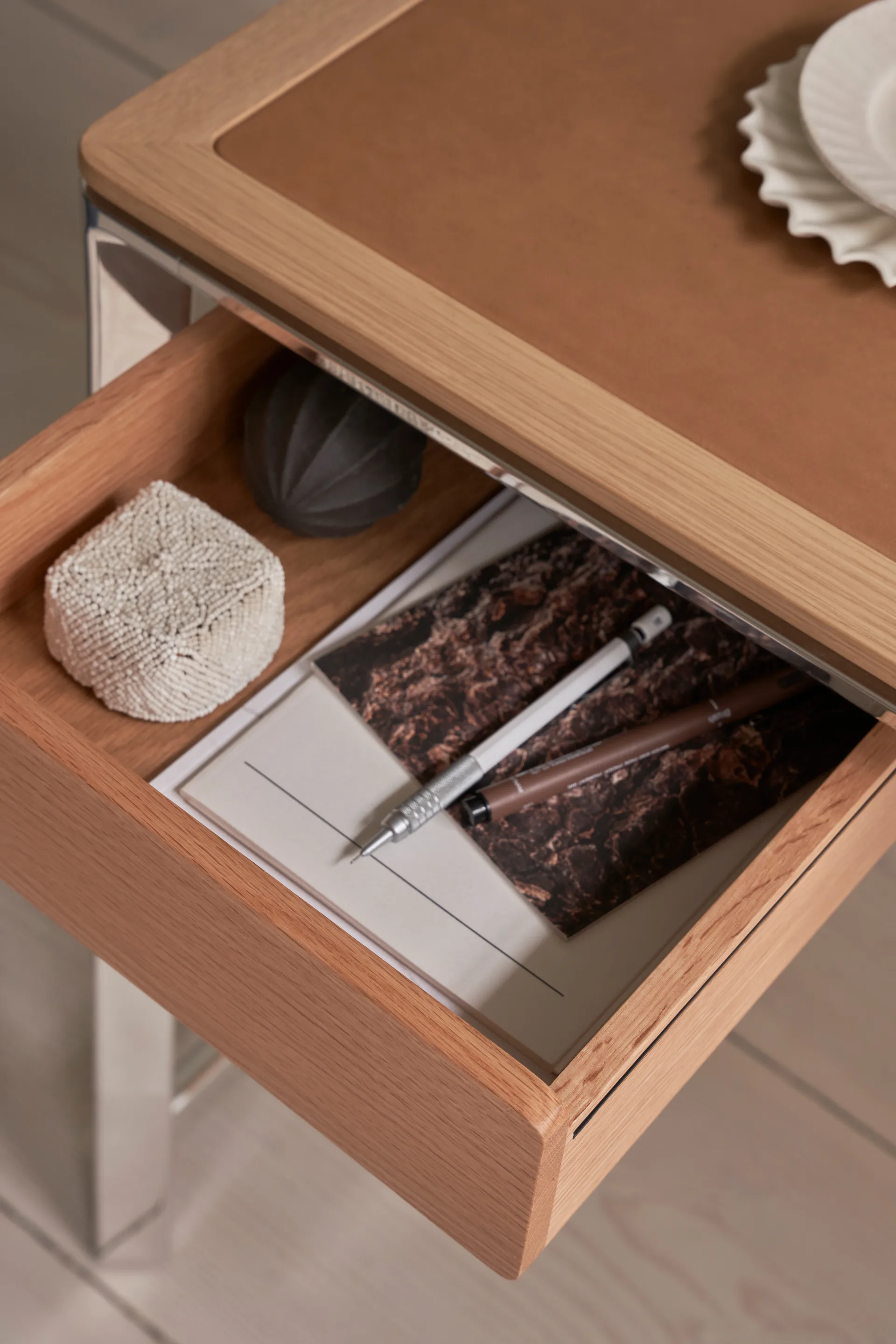 Vipp430 Studio Desk skrivebord 60x125 cm, Light oak-camel Vipp