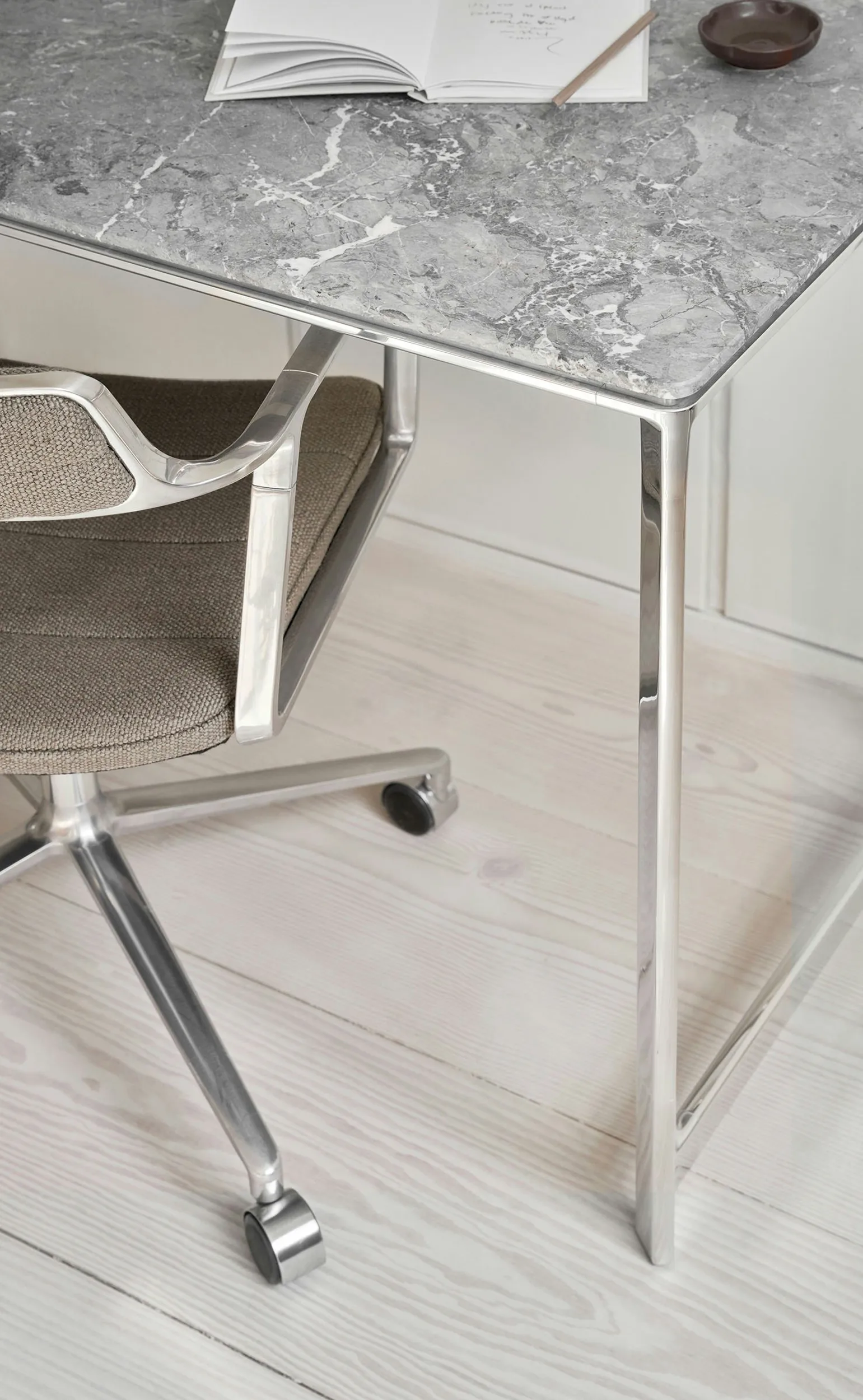 Vipp430 Studio Desk skrivebord 60x125 cm, Ocean grey marble Vipp