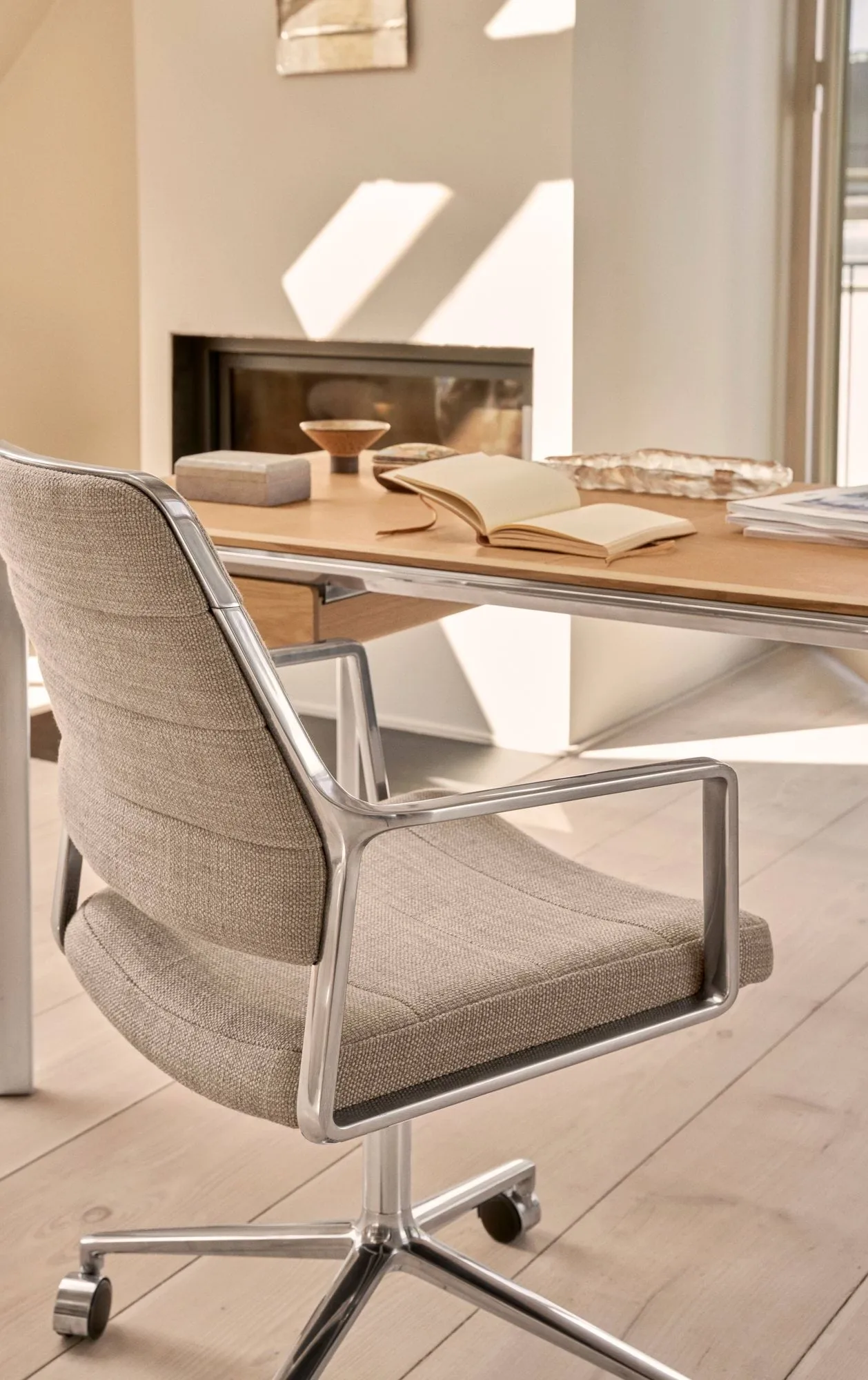 Vipp432 skrivebord, Camel leather-light oak Vipp